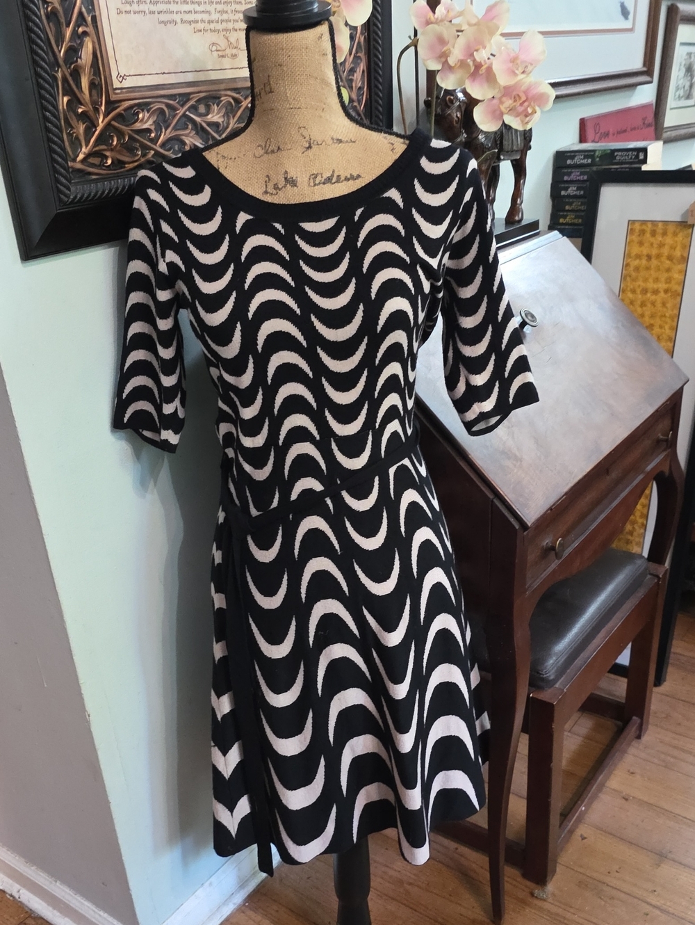 Gabby Skye Black and White Wave-Print Fit & Flare Midi Dress